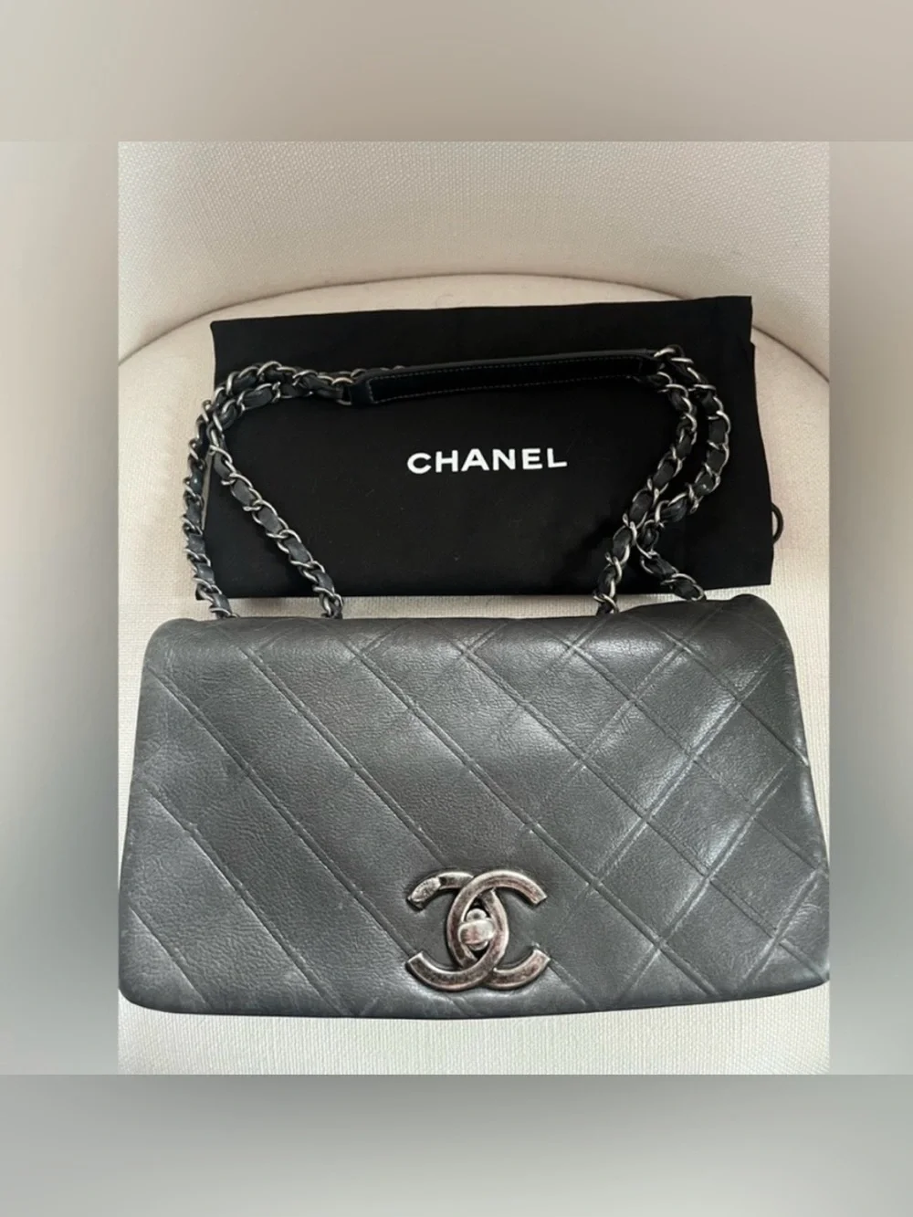 Authentic two tone lambskin Chanel bag - Picture 9 of 14